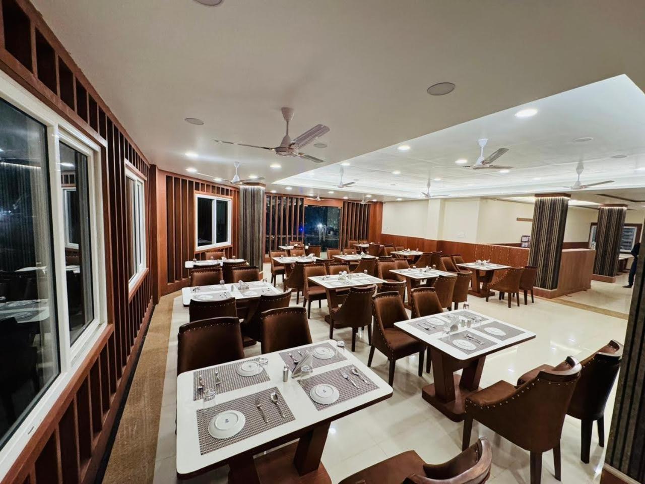 Resort Jhumar And Restaurant *