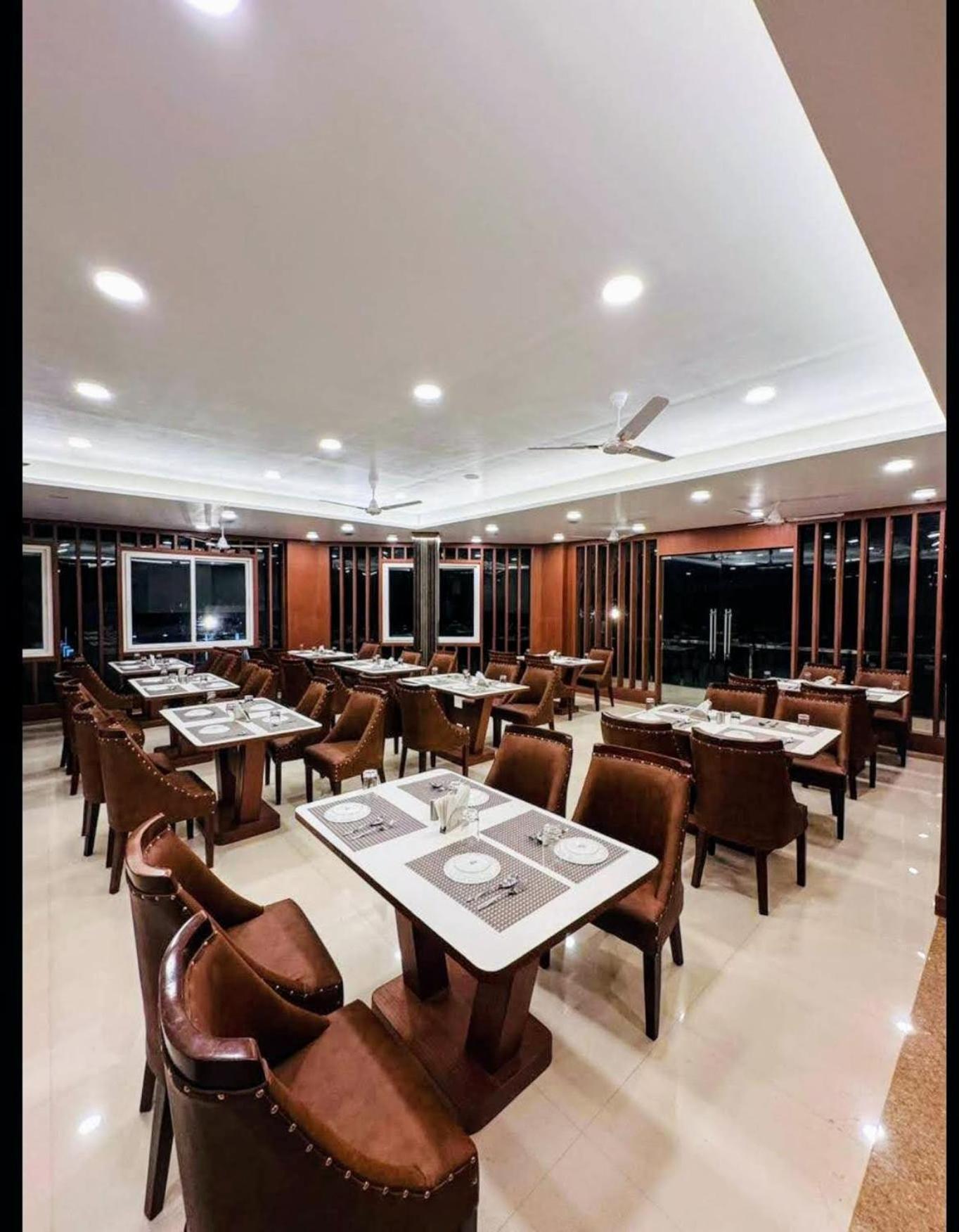 Jhumar And Restaurant * Netarhat
