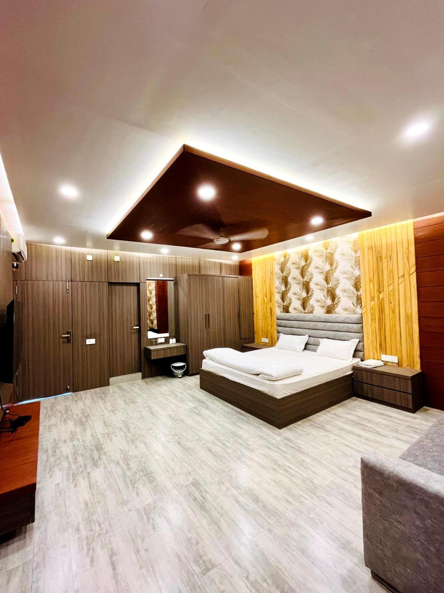 Resort Jhumar And Restaurant